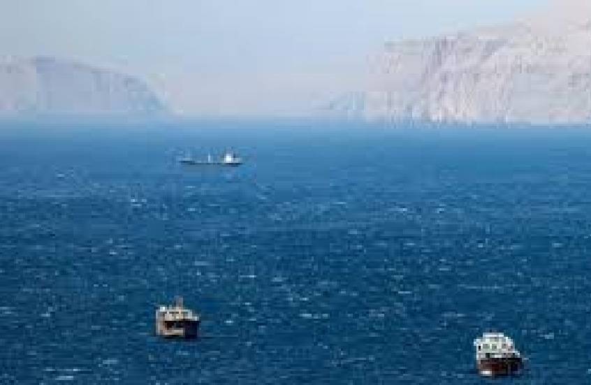 لماذا يرغب ترامب بفتح مضيق هرمز لدرجة تهديده بمحو "حضارة إيران كلها" إن واصلت إغلاقه؟