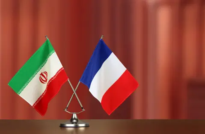 فرنسا.. إيران تفرج عن فرنسيين احتجزا منذ 3 سنوات وتسمح لهما بمغادرة البلاد