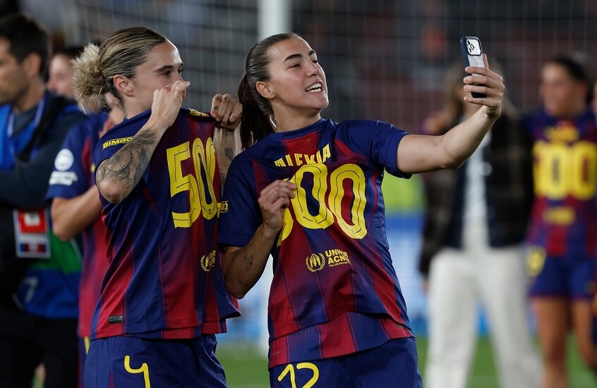 مباشرة من ركلة ركنية.. هدف مذهل بقدم لاعبة برشلونية (فيديو)