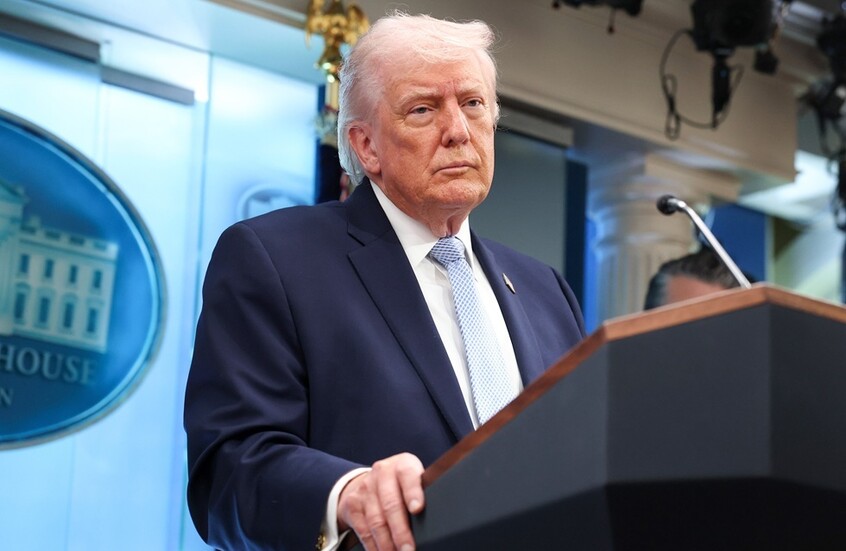 ترامب يتهم "سي إن إن" بنشر خبر  "مزيف وبالغ الخطورة" بشأن إيران