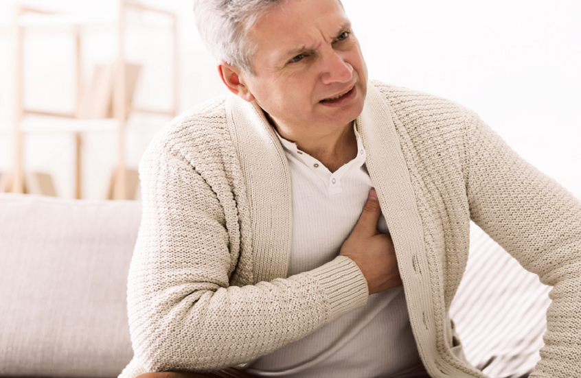 متى يكون ألم الصدر علامة على احتشاء عضلة القلب؟