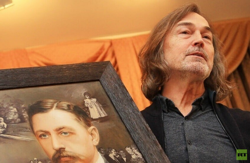 بوتين يمنح الفنان نيكاس سافرونوف وسام "ألكسندر نيفسكي"