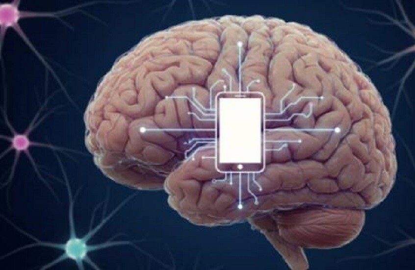 الدماغ تحت سيطرة الهاتف!.. العلماء يكشفون تأثير الإدمان الرقمي