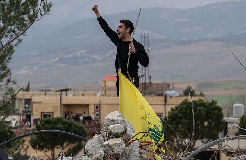 حزب الله يحذر من "غدر العدو" بعد الهدنة ويدعو سكان الجنوب والضاحية إلى التريث في العودة