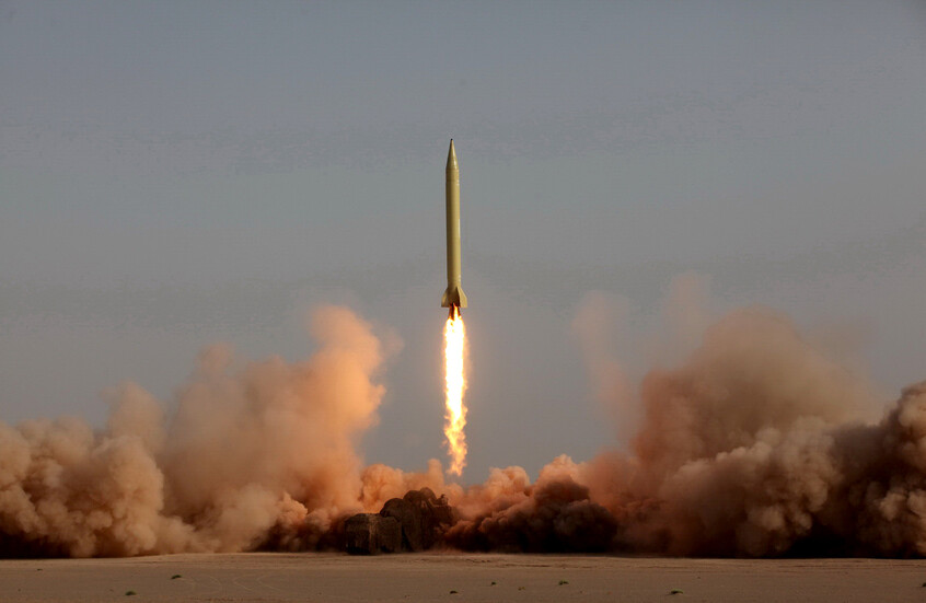 الحرس الثوري يعلن إطلاق الموجة 100 من "وعد الصادق" الليلة الماضية ويحذر حلفاء واشنطن بالمنطقة