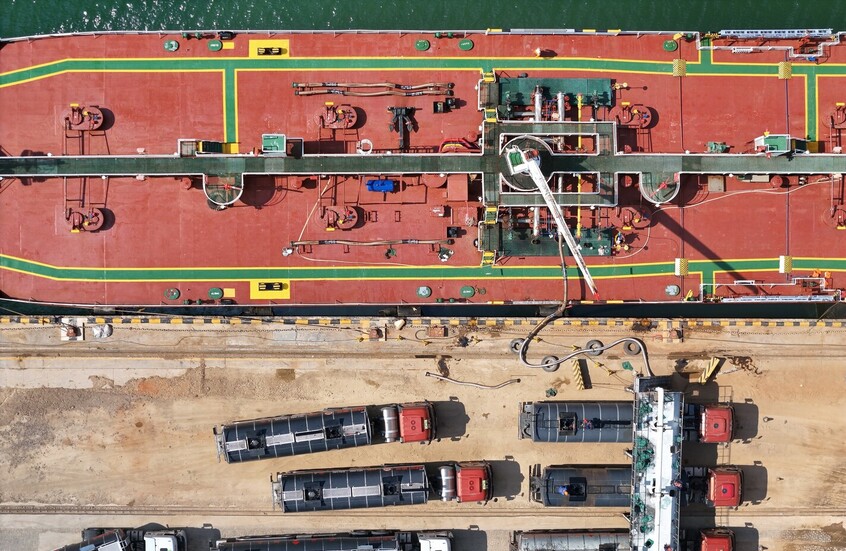 "بلومبرغ": الهند اشترت أول شحنة نفط إيرانية منذ عام 2019