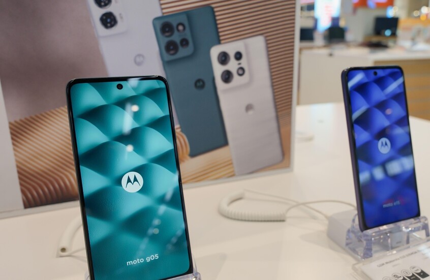 موتورولا تعلن عن منافسها الأحدث لهواتف الفئة العليا من سامسونغ