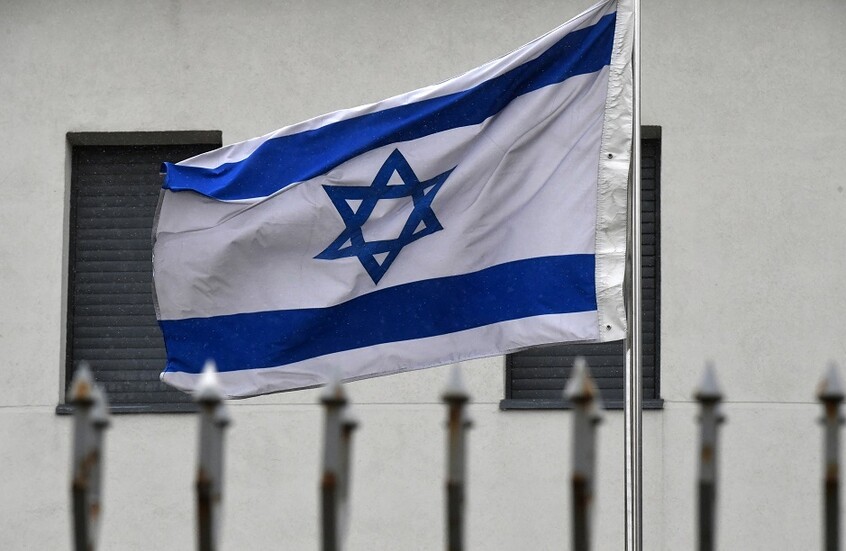 "قريب من نعيم قاسم".. الجيش الإسرائيلي يستهدف قياديا في حزب الله بغارة قوية على بيروت