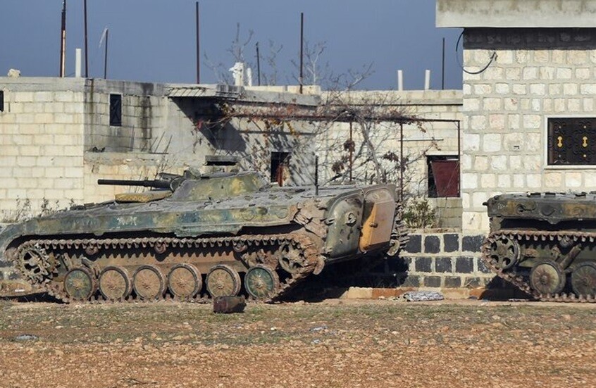 مدرعات سورية تتجه من إدلب نحو الحدود اللبنانية- السورية وتعزيزات على الحدود مع العراق