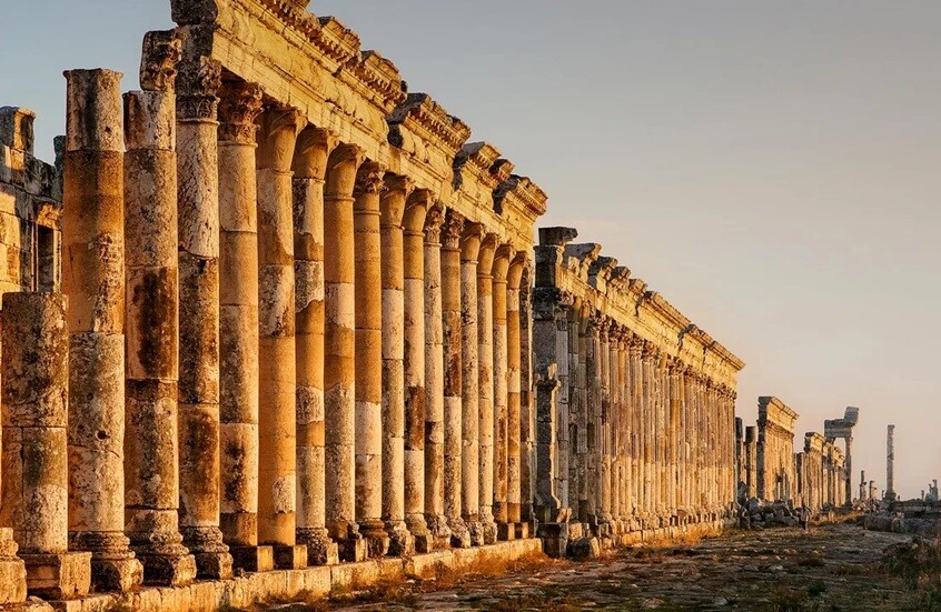 عندما ترجل الإمبراطور لقضاء حاجة فقُضي عليه