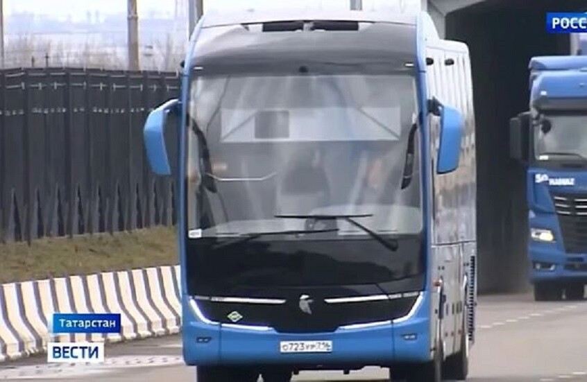 حافلة سياحية روسية من جيل جديد تخضع لاختبارات (فيديو)