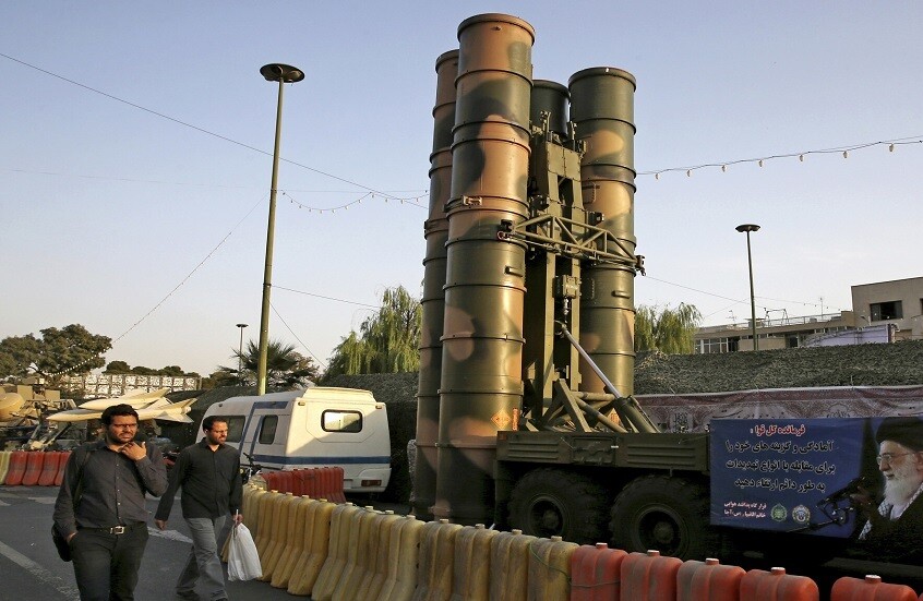 مجلة أمريكية: الضربات الإسرائيلية على إيران فضحت الادعاءات الكاذبة حول تدمير منظومات "إس – 300"