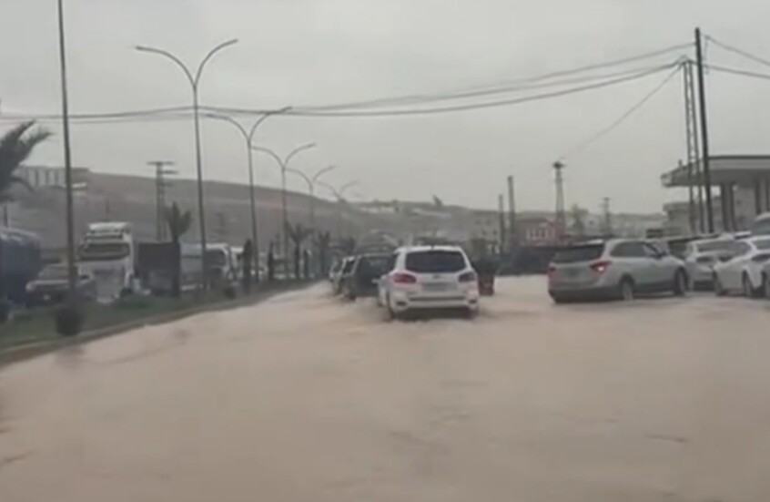 سوريا.. الأمطار الغزيرة تعرقل الحركة بين باب الهوى وسرمدا وإغلاق جزئي لعدد من الطرق الفرعية (فيديو)