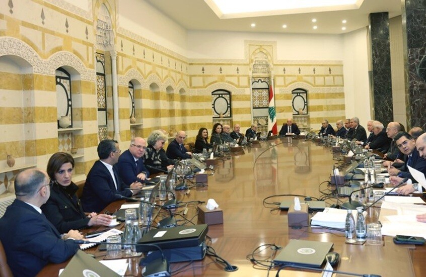 الحكومة اللبنانية توجه شكوى عاجلة لمجلس الأمن وتأمر الجيش والقوى الأمنية بحصر السلاح في بيروت