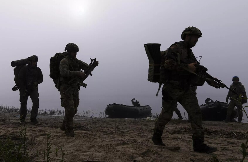 الغارديان: ترامب قد يضغط على كييف للانسحاب من دونباس طمعا في نصر جيوسياسي قبيل انتخابات الكونغرس