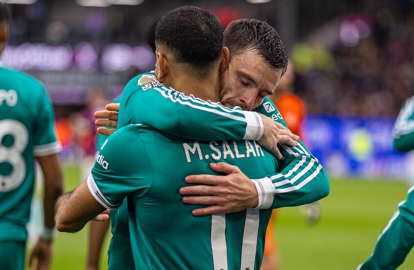 برسالة مؤثرة.. محمد صلاح يودع أحد نجوم ليفربول (صور)