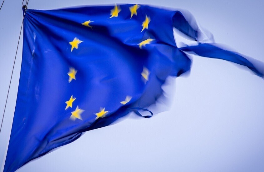 "بوليتيكو": الاتحاد الأوروبي يهدد بحجب 1.5 مليار دولار عن صربيا بسبب علاقاتها مع روسيا