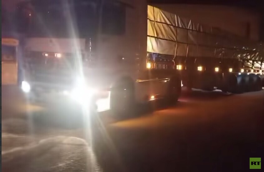 شاحنات الطحين الحكومي تصل إلى السويداء للمرة الأولى منذ يوليو الماضي (فيديو)