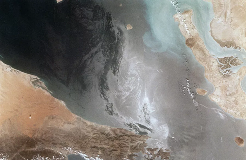 برلماني إيراني يرجح إبرام اتفاق مع سلطنة عمان حول إدارة مشتركة لمضيق هرمز