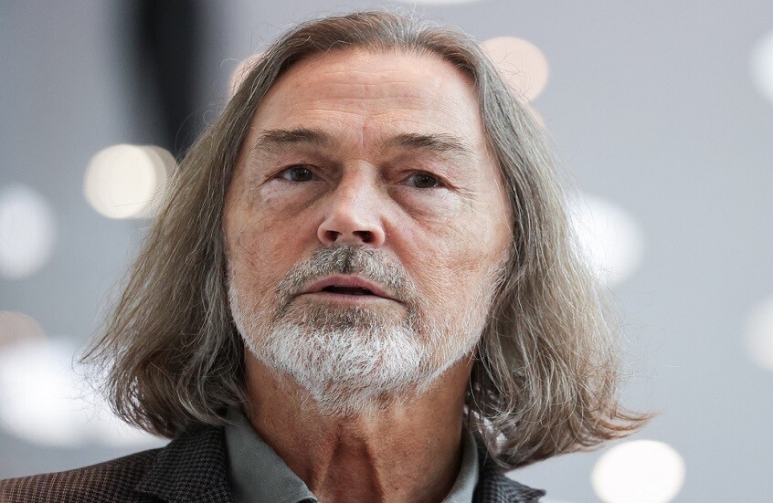 الفنان التشكيلي الشهير نيكاس سافرونوف يحلم برسم بورتريه لبوتين