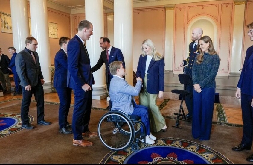 ظهور ولية عهد النرويج حاملة أنبوب أكسجين يثير الجدل