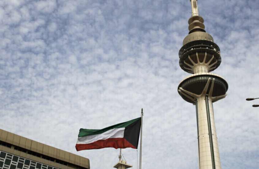 الدفاع الكويتية: التعامل مع 7 طائرات مسيرة معادية واستهداف منشآت حيوية