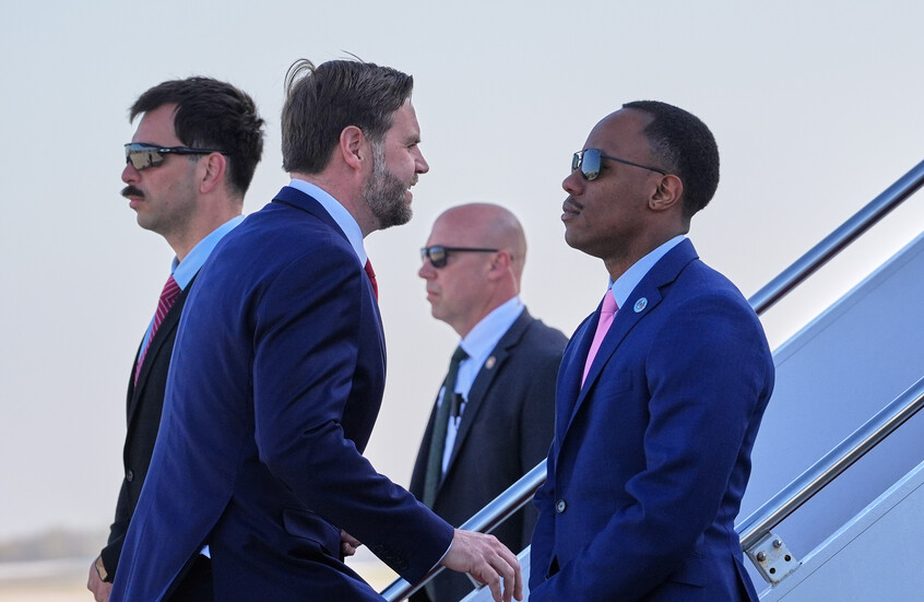 فانس في الواجهة.. طهران تفرض إيقاعها في مفاوضات إسلام أباد وتحصد ما تريد