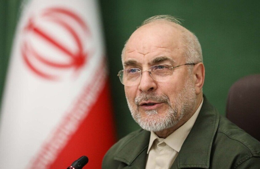 رسالة إيرانية لواشنطن قبيل المفاوضات.. قاليباف يحمل على متن طائرته صور أطفال قتلوا بقصف أمريكي