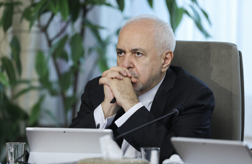 ظريف ينصح ترامب بالتخلي عن "المجرمين" والتوصل لاتفاق في إسلام آباد قبل ضياع الفرصة