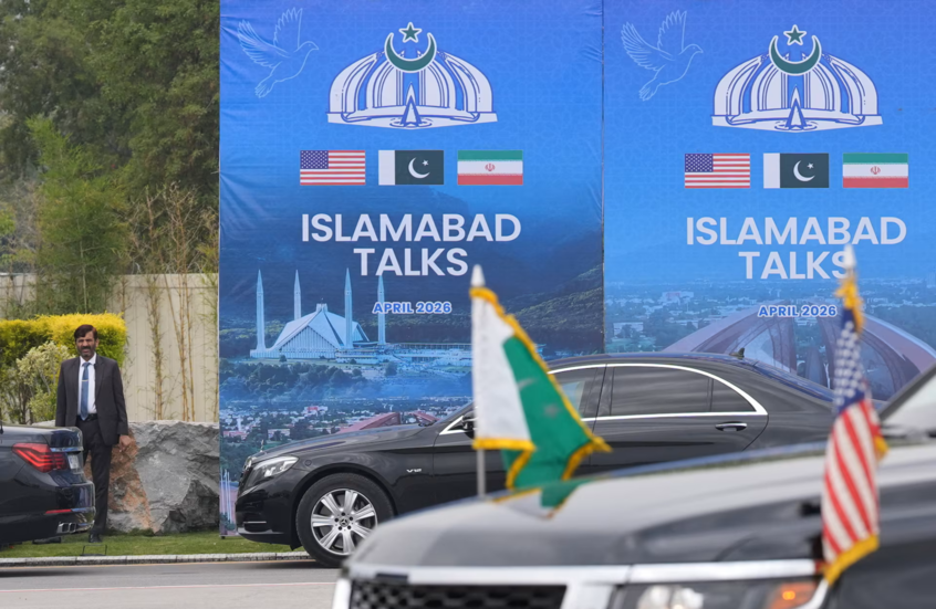 "فارس" تنفي حضور ممثلي 4 دول المفاوضات الإيرانية الأمريكية