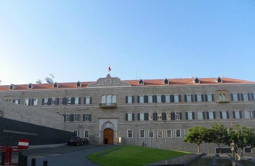 لبنان.. اجتماع حكومي طارئ وتصعيد ميداني بين "حزب الله" وإسرائيل