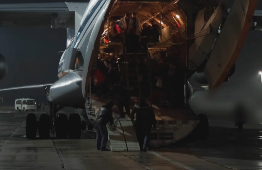 جنود روس يعودون إلى أرض الوطن عقب عملية تبادل أسرى مع أوكرانيا