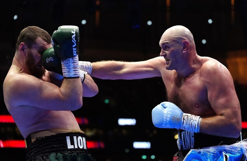 "ملك الغجر" يهزم محمودوف أمام أننظار آل الشيخ.. فيديو