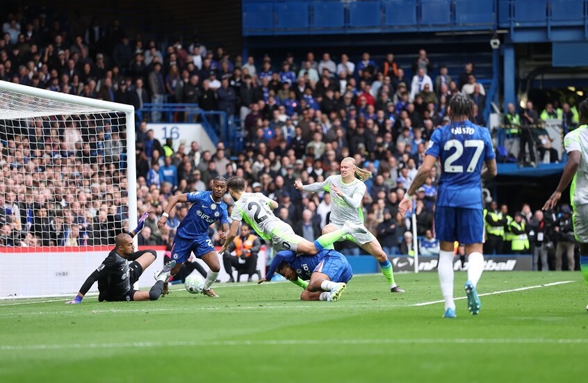 مانشستر سيتي يهزم تشيلسي ويشعل الصراع على الدوري الإنجليزي