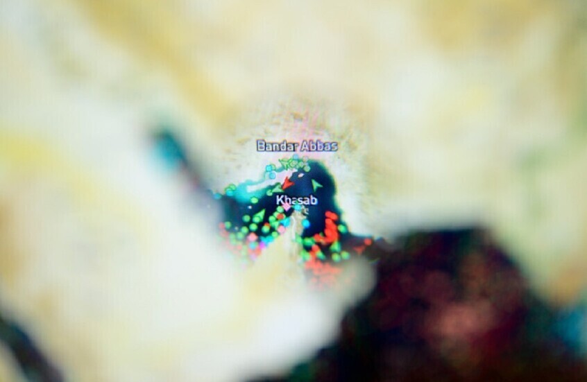 ستارمر وماكرون يدعوان إلى ضمان حرية الملاحة في مضيق هرمز