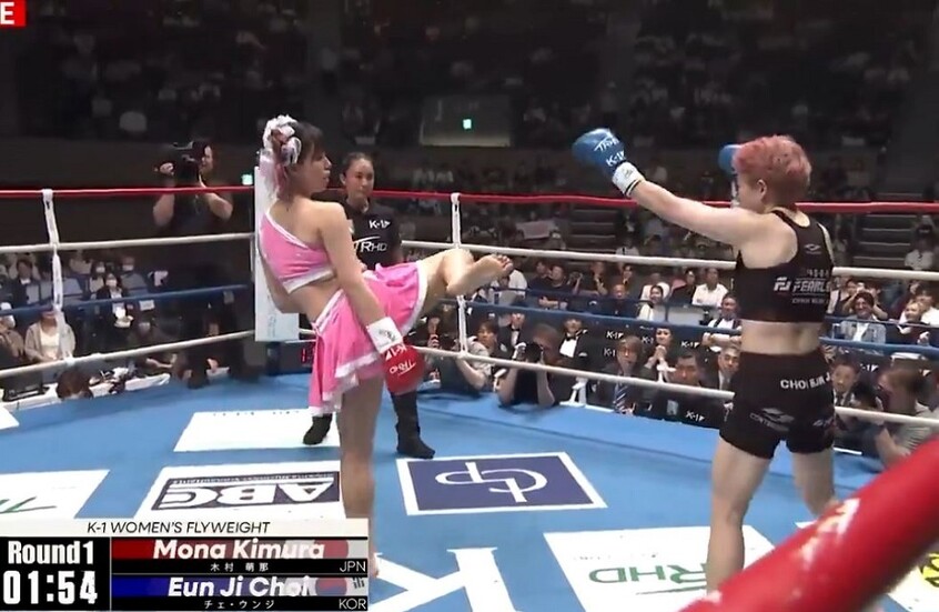 شاهد.. مقاتلة "أعنف باربي" تسقط منافستها بطريقة مثيرة بضربة بالساق