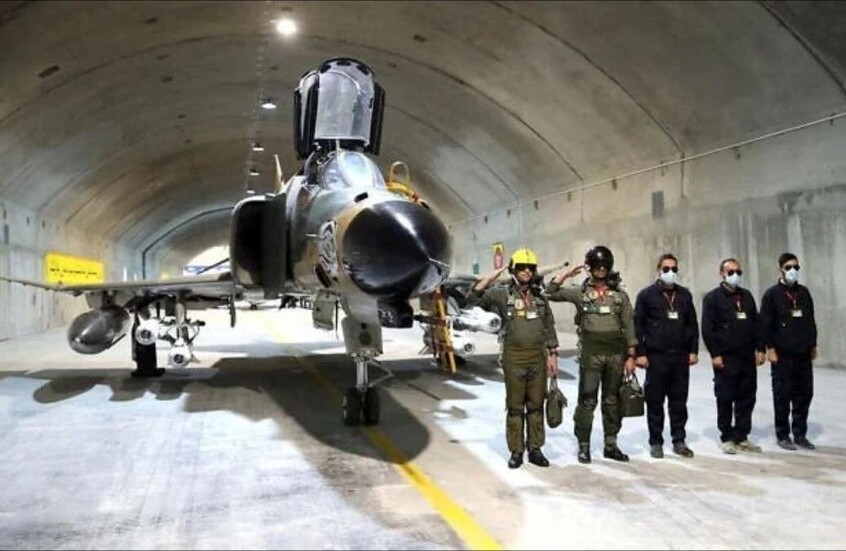 صورة بالأقمار الاصطناعية لآثار قصف على قاعدة جوية إيرانية تحت الأرض