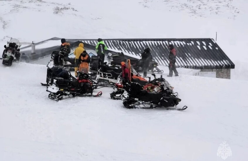 شرق روسيا.. نجاة سائحين أمضيا 30 ساعة تحت الثلج