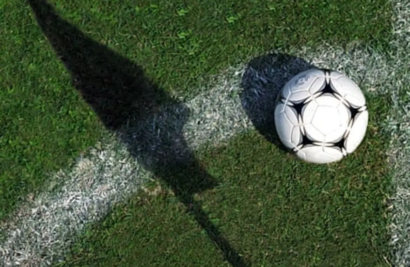 مقتل اللاعب الغاني فريمبونغ في هجوم مسلح على حافلة فريقه