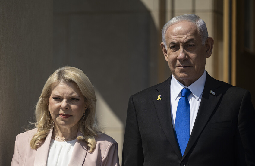 سارة نتنياهو تستخدم الفوتوشوب مجددا لتعديل صور رسمية قبل نشرها (صور)