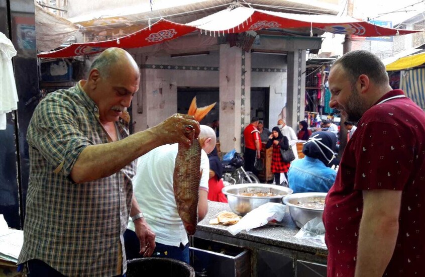 رغم قوة رائحته.. لماذا يأكل المصريون "الفسيخ" في شم النسيم؟