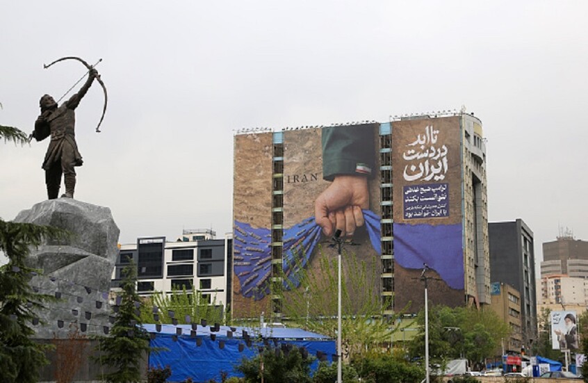 البرلمان الإيراني: مضيق هرمز حق لنا وواشنطن خططت للاستيلاء على 60% من نفط العالم