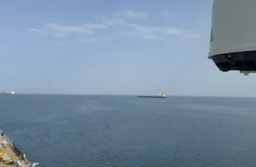 قبطان يوثق تكدس السفن في الخليج بعد حصار إيران