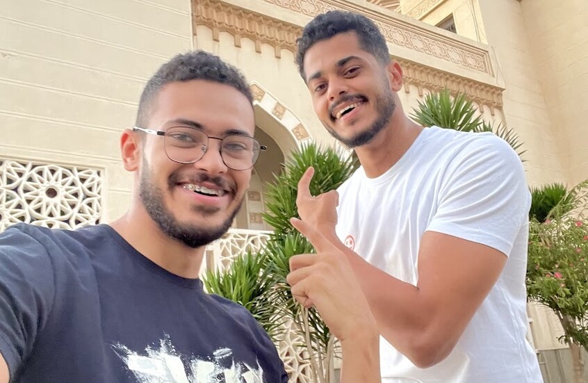 بلوغر مصري يكشف ولادة طفلته بحالة طبية نادرة ويحصد ملايين المشاهدات