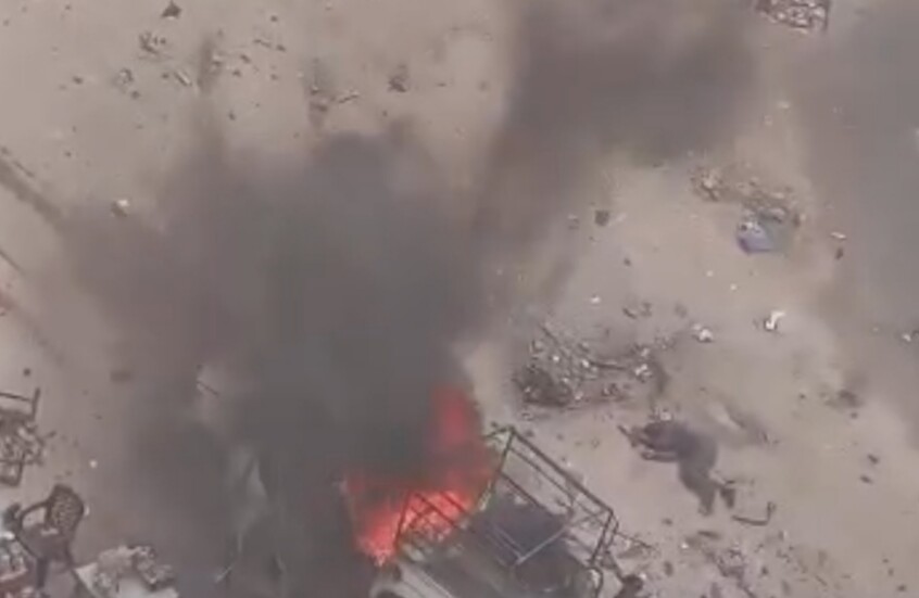 غزة.. مقتل 4 أشخاص بينهم طفل باستهداف إسرائيلي لسيارة شرطة (فيديو)