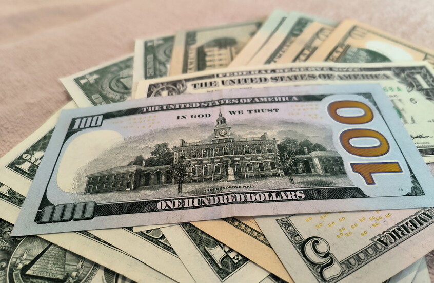 صندوق النقد: تراجع الدولار بنسبة 6% يحفز الصادرات ويؤجج التضخم داخل أمريكا