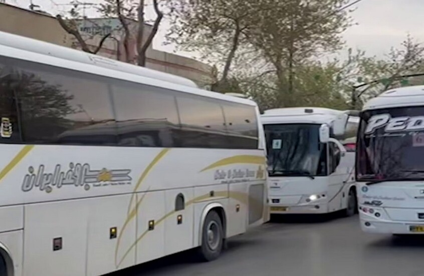 روسيا تكمل إجلاء الخبراء والموظفين المشاركين في بناء محطة بوشهر النووية في إيران (فيديو)