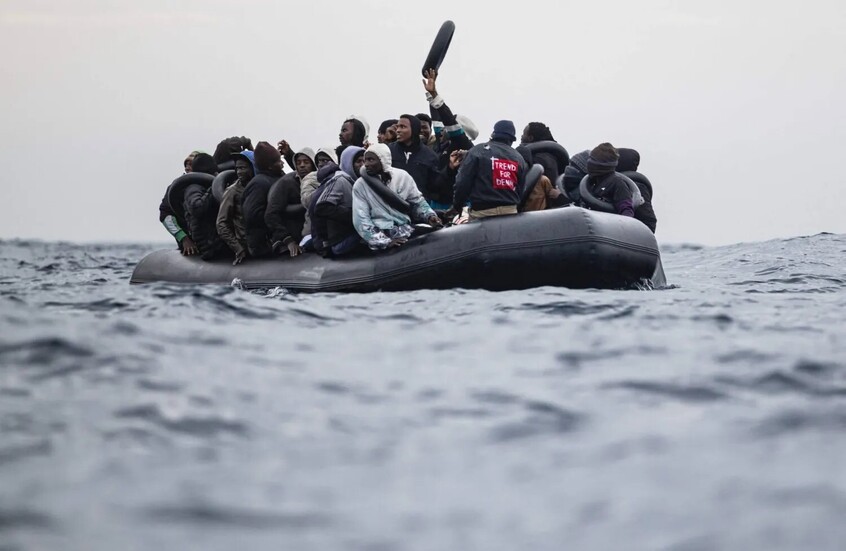 اليونان.. إنقاذ عشرات المهاجرين جنوب جزيرة كريت