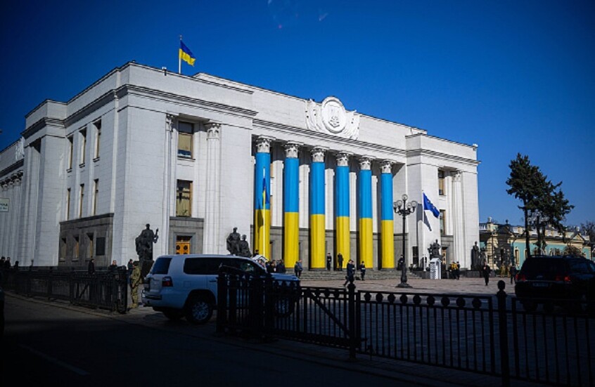 أوكرانيا.. اعتقال مساعدي نائبين بتهمة تهريب المجندين مقابل 16 ألف دولار للشخص