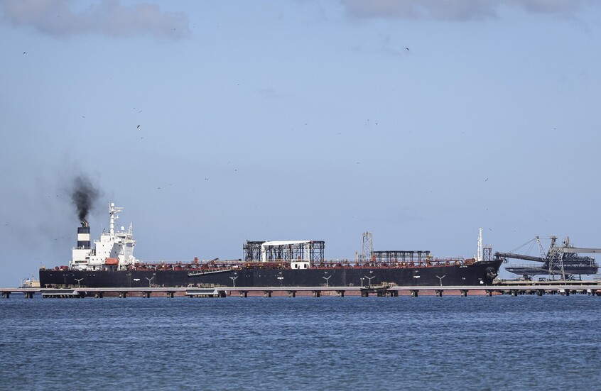 سوريا.. بدء تفريغ أول شحنات الفيول العراقي في مصب بانياس تمهيدا للتصدير